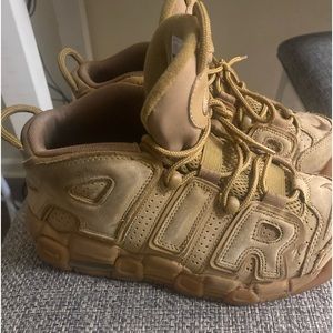 Nike air sneakers tan